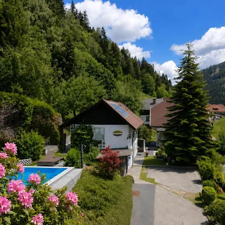 Haus St Peter , Midden In Meren Gebied Karinthie بيت للعطل